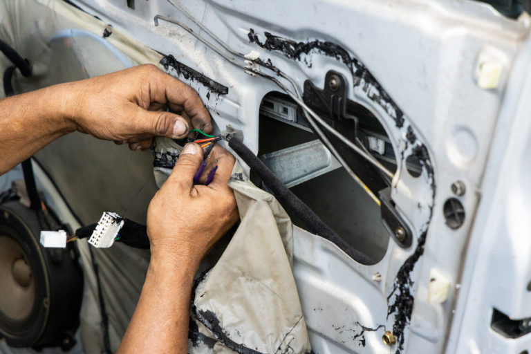 fixing switches wire scaled 24/7 accessibility: car and door unlocking services tailored to estero, fl residents